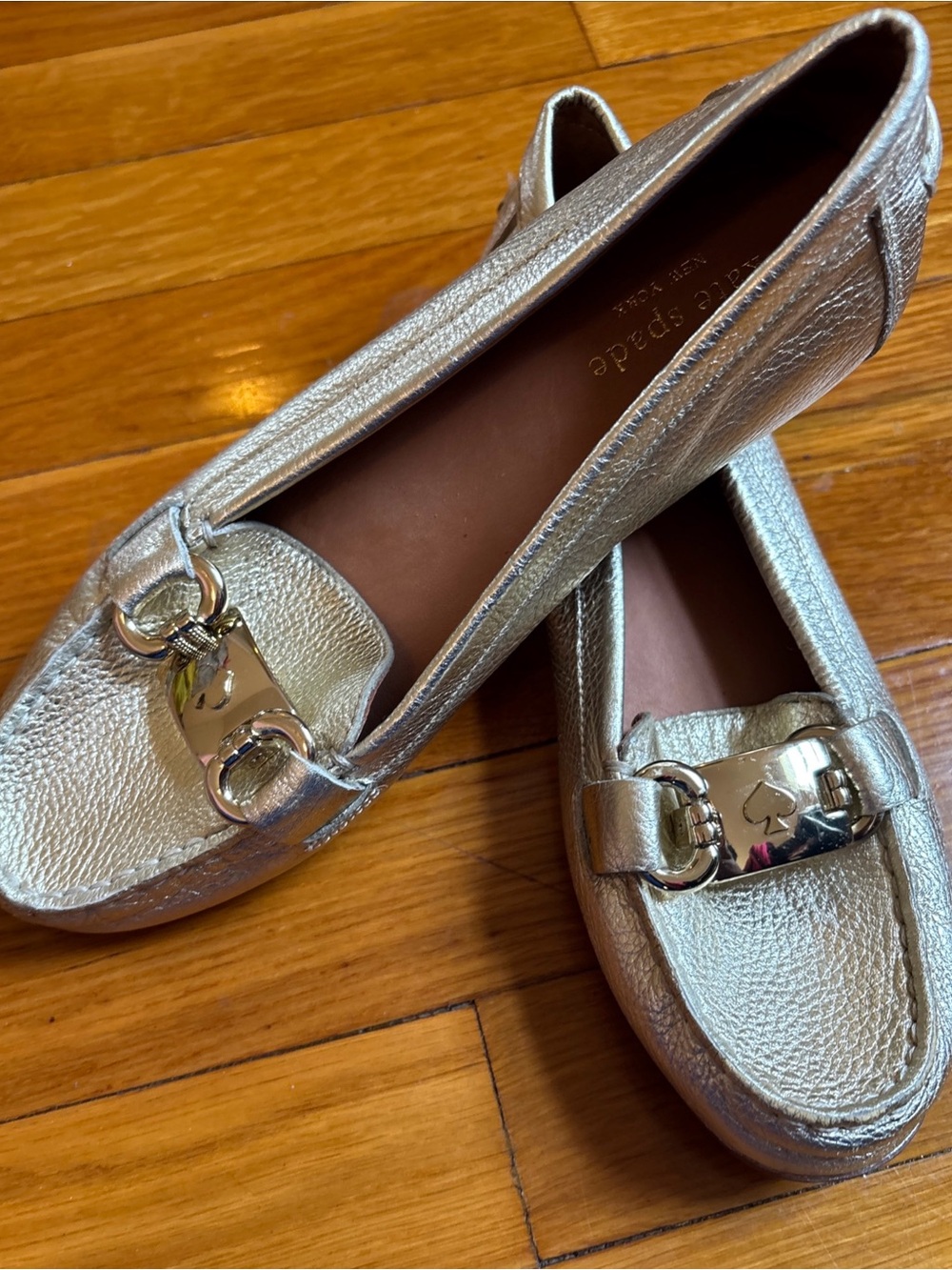 KATE SPADE NEW YORK Womens Gold Carson Round Toe Slip on Leather Loafers 7M. EUC